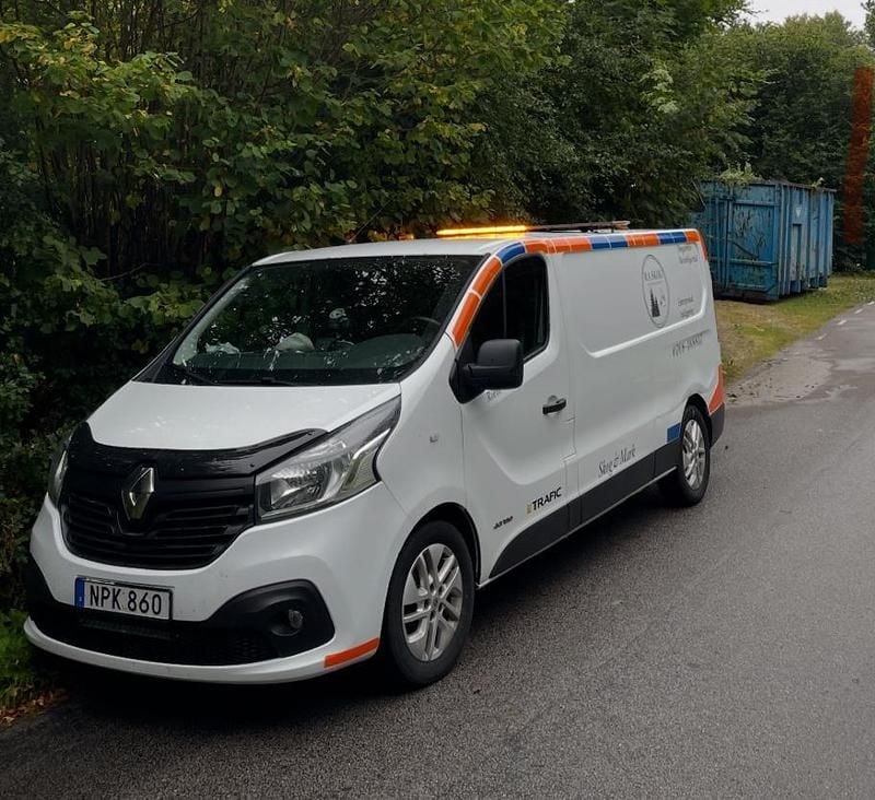 Vit Begagnad 2015 Renault Trafic Van | 70 000 kr (Marknadspris) - Bild 1/3