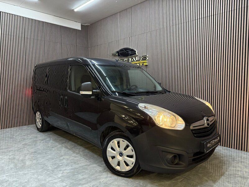 Svart Begagnad 2013 Opel Combo Minibuss | 39 900 kr (Bra pris) - Bild 1/4
