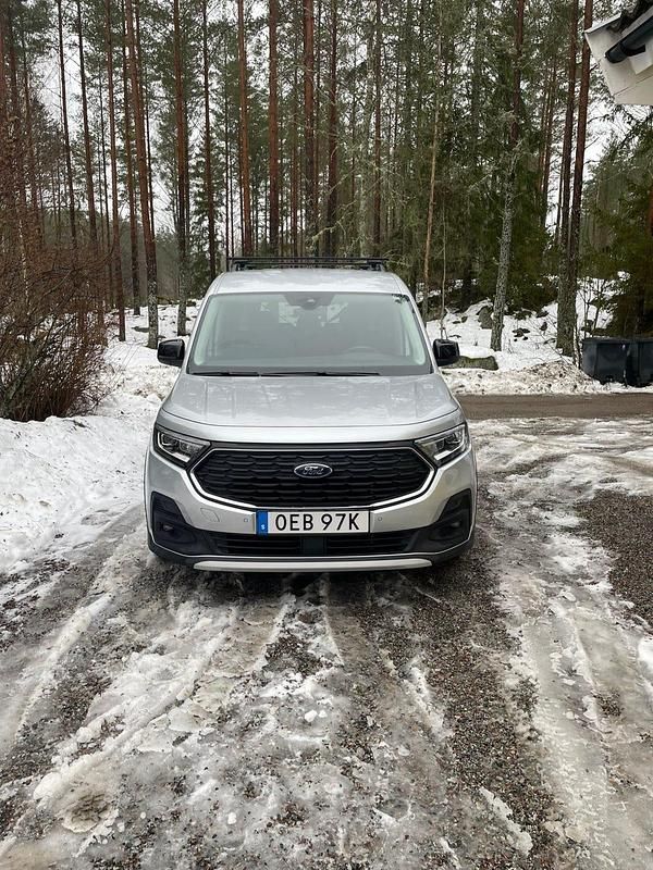 Begagnad Ford Grand Tourneo Connect 122 HK (89 kW) 2023 Stardust silver Minibuss