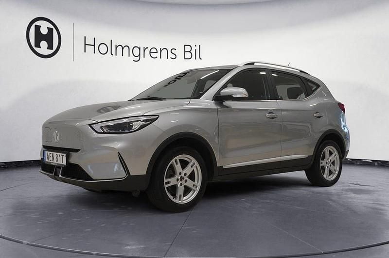 Grå Begagnad 2022 MG ZS Comfort Sedan | 209 800 kr (Marknadspris) - Bild 1/4