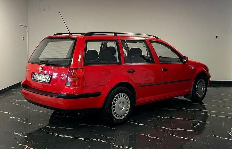 Begagnad VW Golf IV Trendline 101 HK (74 kW) 1999 Röd Kombi