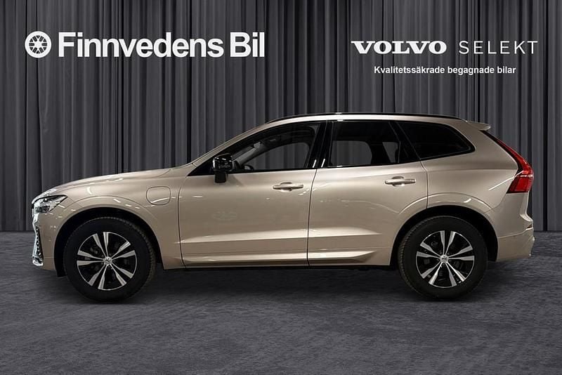 Begagnad Volvo XC60 Plus 355 HK (261 kW) 2024 Ljusgrå SUV