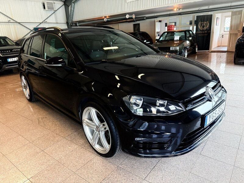 Svart Begagnad 2016 VW Golf VII R-line Kombi | 139 900 kr (Marknadspris) - Bild 1/4