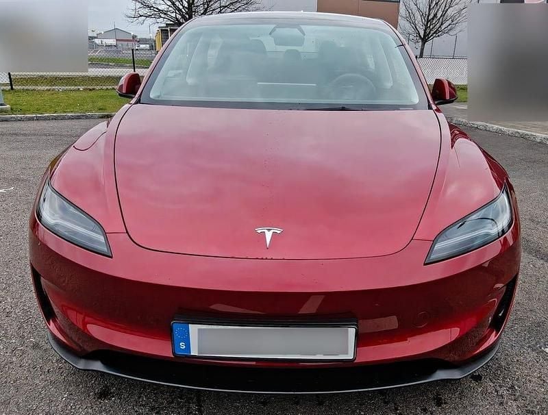 Begagnad 2024 Tesla Model 3 Performance Sedan | 545 000 kr - Bild 1/3