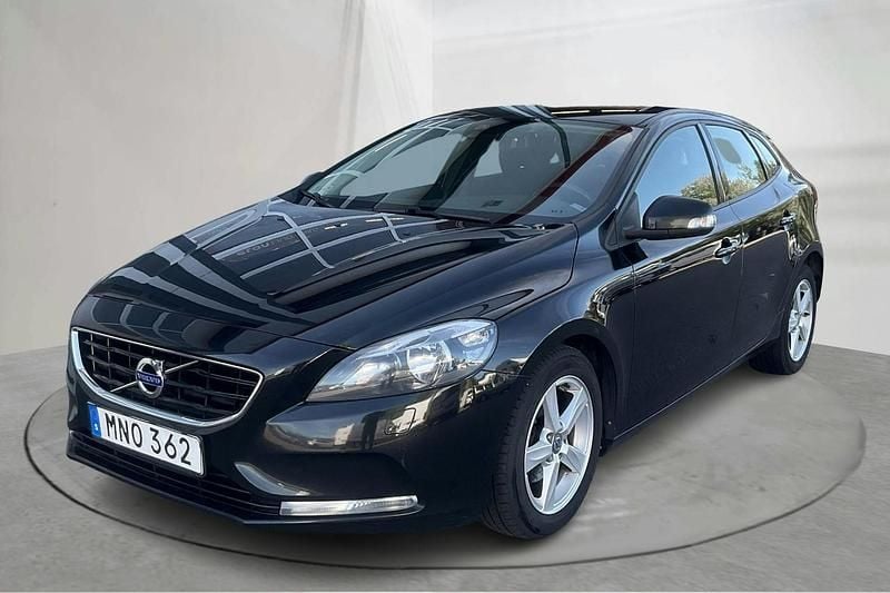 Svart Begagnad 2015 Volvo V40 Kinetic Kombi | 99 000 kr (Marknadspris) - Bild 1/4