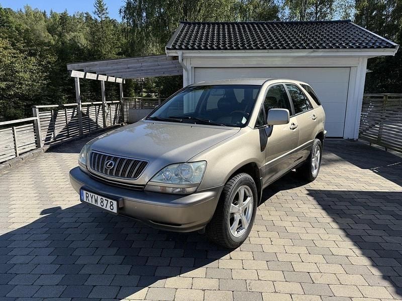 Brun Begagnad 2001 Lexus RX300 SUV | 49 000 kr - Bild 1/4