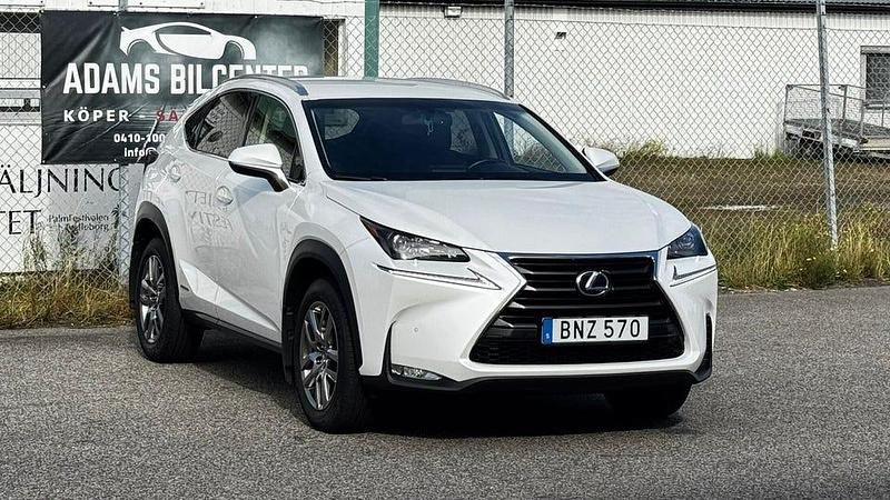 Vit Begagnad 2015 Lexus NX300h Business Edition SUV | 299 900 kr (Dyr) - Bild 1/4
