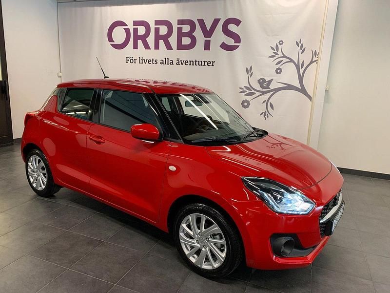 Röd Begagnad 2023 Suzuki Swift Halvkombi | 189 000 kr (Lite dyr) - Bild 1/4