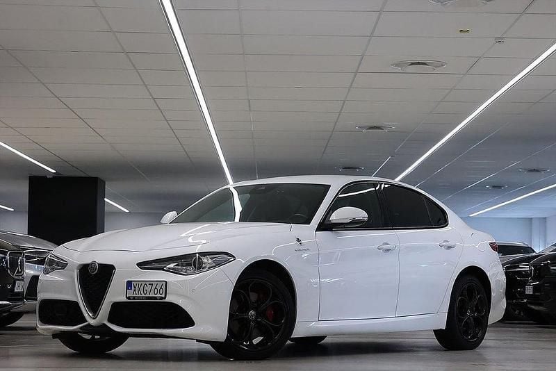 Begagnad Alfa Romeo Giulia Veloce 280 HK (205 kW) 2018 Vit Sedan