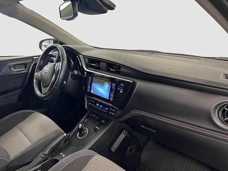 Begagnad Toyota Auris Hybrid Edition 136 HK (100 kW) 2017 Vit Halvkombi
