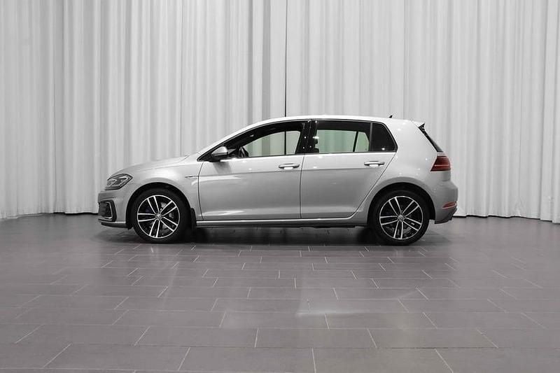Begagnad VW Golf VII GTE 150 HK (110 kW) 2020 Silver Kombi