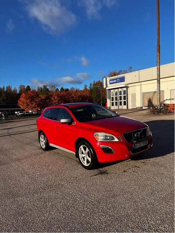Röd Begagnad 2011 Volvo XC60 R-Design SUV | 110 000 kr (Lite dyr) - Bild 1/4