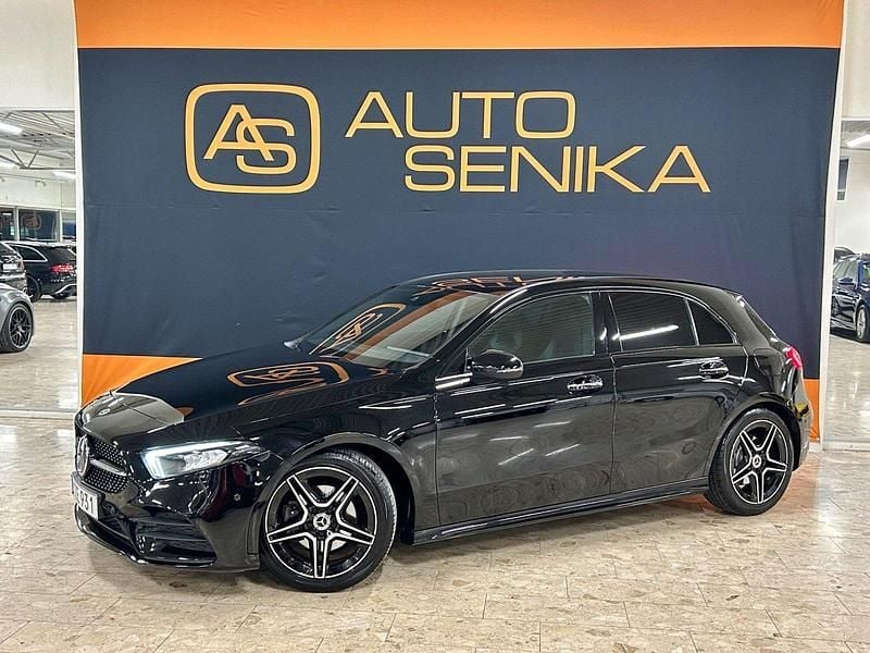 Svart Begagnad 2018 Mercedes A200 AMG Halvkombi | 239 900 kr (Marknadspris) - Bild 1/4