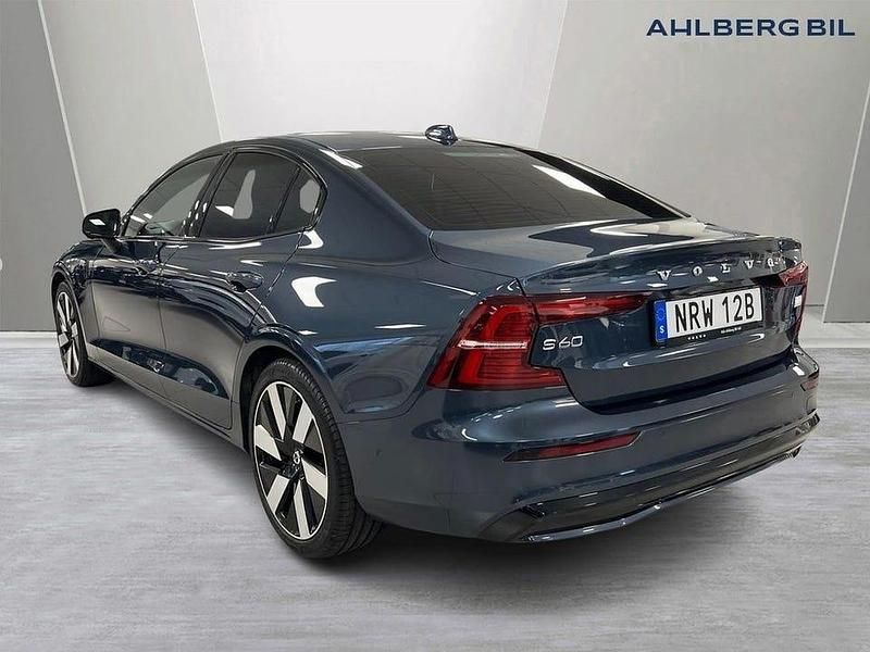 Begagnad Volvo S60 Plus 404 HK (297 kW) 2024 Blå Sedan