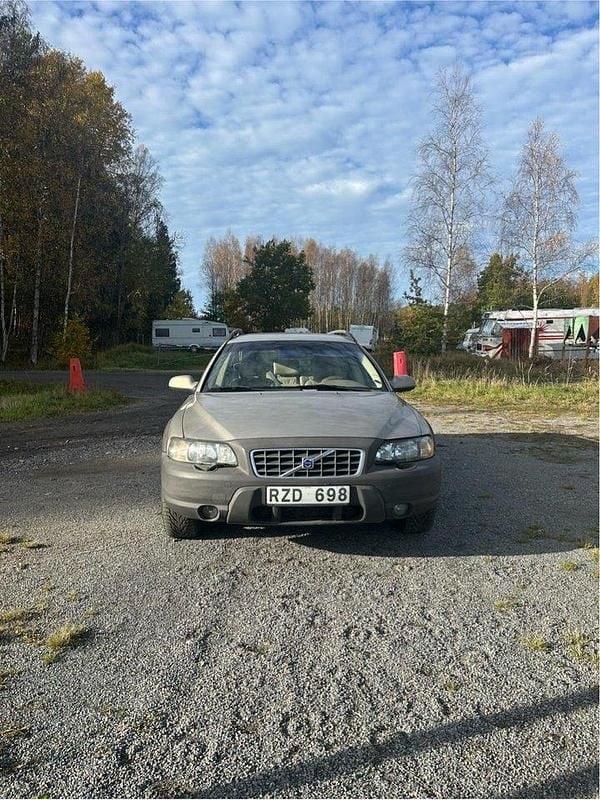 Brun Begagnad 2001 Volvo XC70 Kombi | 32 000 kr (Bra pris) - Bild 1/4