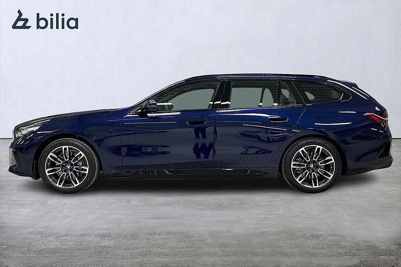 Begagnad BMW i5 M Sport 289 kW (394 HK) 2026 Blå Kombi