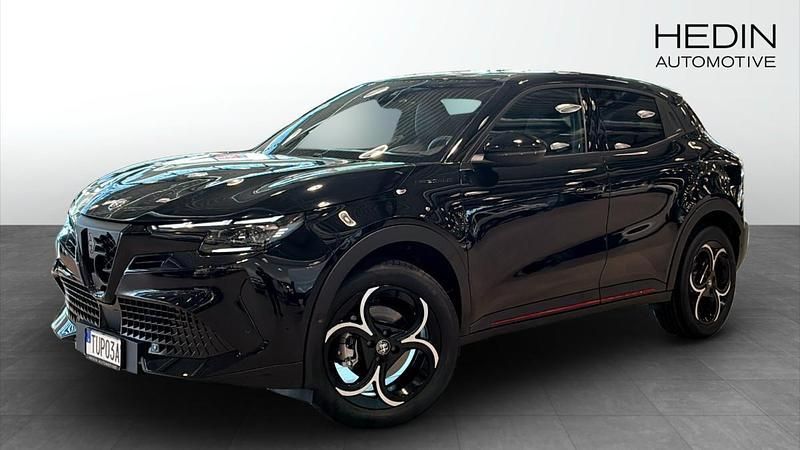 Svart (black) Ny 2025 Alfa Romeo Junior Edizione Speciale SUV | 392 800 kr - Bild 1/4