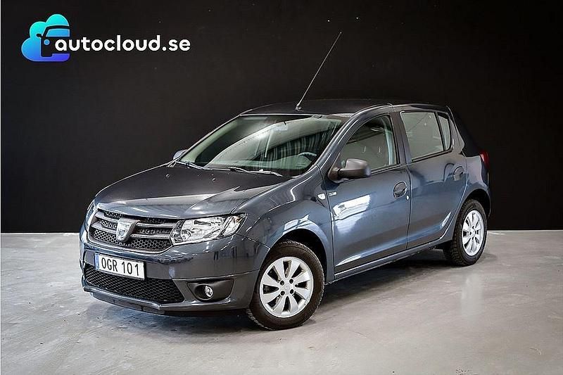 Mörkgrå Begagnad 2016 Dacia Sandero Halvkombi | 99 800 kr (Marknadspris) - Bild 1/3