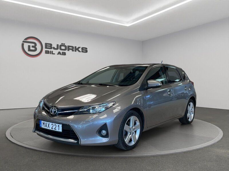 Brun Begagnad 2014 Toyota Auris Edition Halvkombi | 98 500 kr (Marknadspris) - Bild 1/4