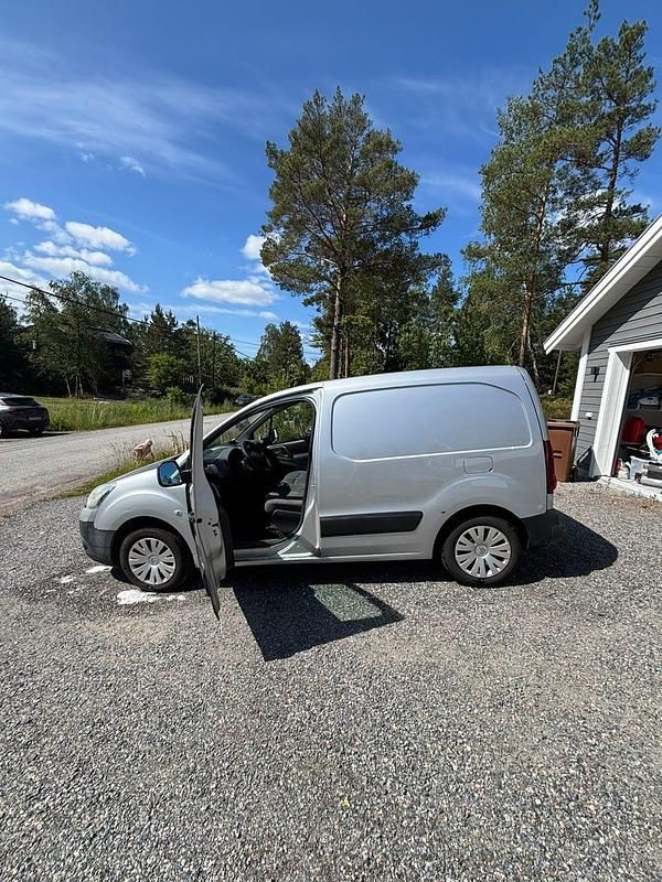 Begagnad Citroën Berlingo 90 HK (66 kW) 2013 Minibuss
