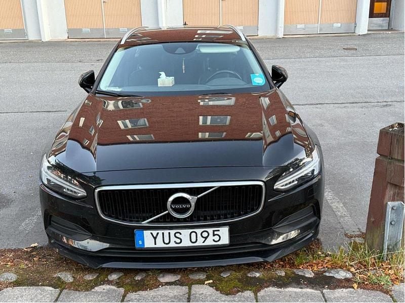 Svart Begagnad 2018 Volvo V90 Momentum Kombi | 210 000 kr (Marknadspris) - Bild 1/4