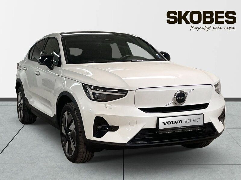Vit Begagnad 2025 Volvo EC40 Core SUV | 499 500 kr (Marknadspris) - Bild 1/3
