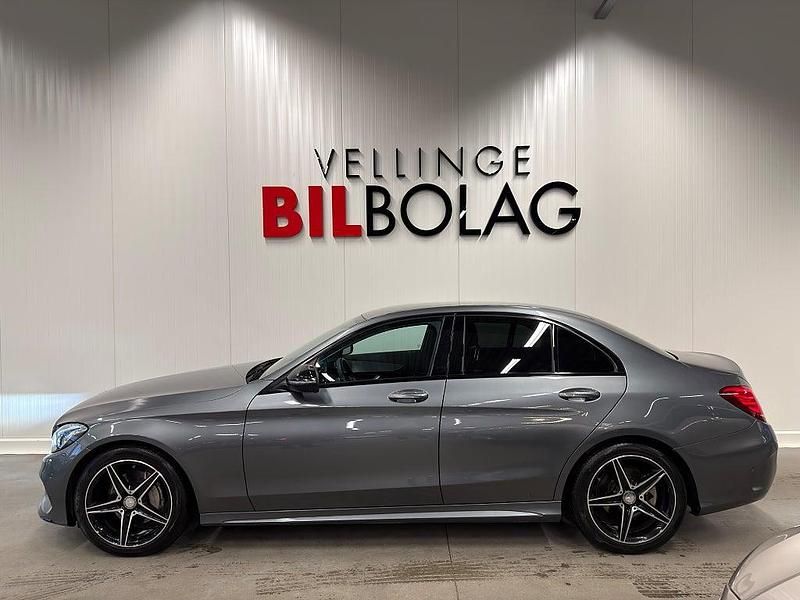 Grå Begagnad 2016 Mercedes C180 AMG Sedan | 219 500 kr (Dyr) - Bild 1/4