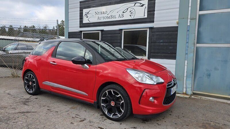 Röd Begagnad 2011 Citroën DS3 Halvkombi | 54 900 kr (Marknadspris) - Bild 1/4