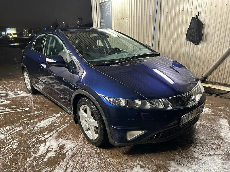 Begagnad 2007 Honda Civic Halvkombi | 55 000 kr - Bild 1/4