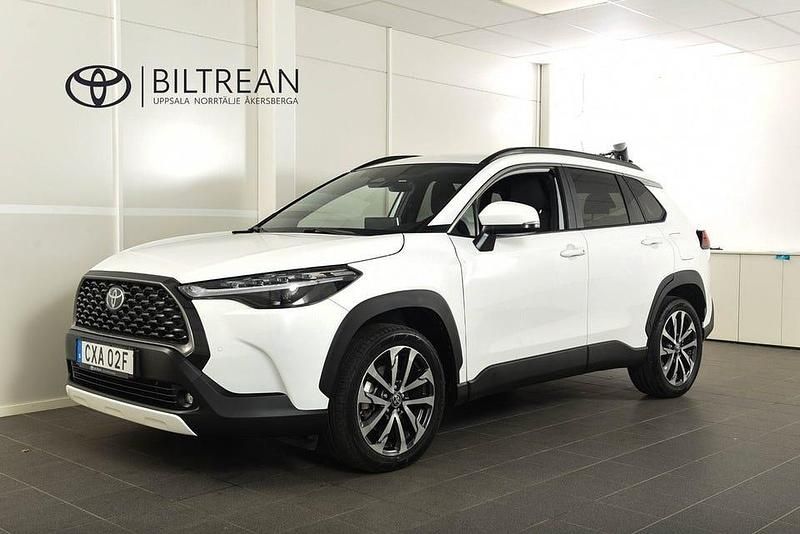 Vit Begagnad 2025 Toyota Corolla Cross Style SUV | 379 900 kr (Lite dyr) - Bild 1/4