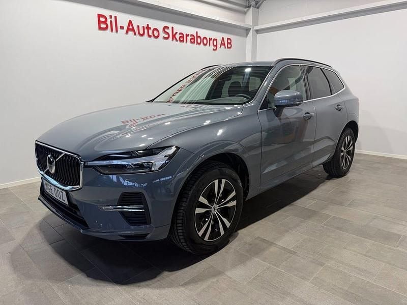 Begagnad Volvo XC60 Momentum 197 HK (144 kW) 2021 Grå SUV