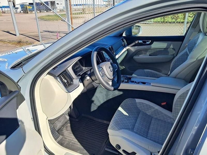 Begagnad Volvo XC60 Core 253 HK (186 kW) 2024 Vapour grey metallic SUV