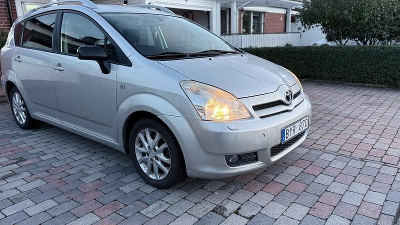Silver Begagnad 2006 Toyota Corolla Verso Minibuss | 39 900 kr (Marknadspris) - Bild 1/4