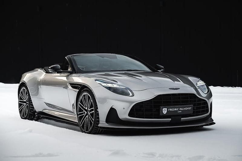 Grå Begagnad 2024 Aston Martin DB12 Cab | 2 895 000 kr - Bild 1/4