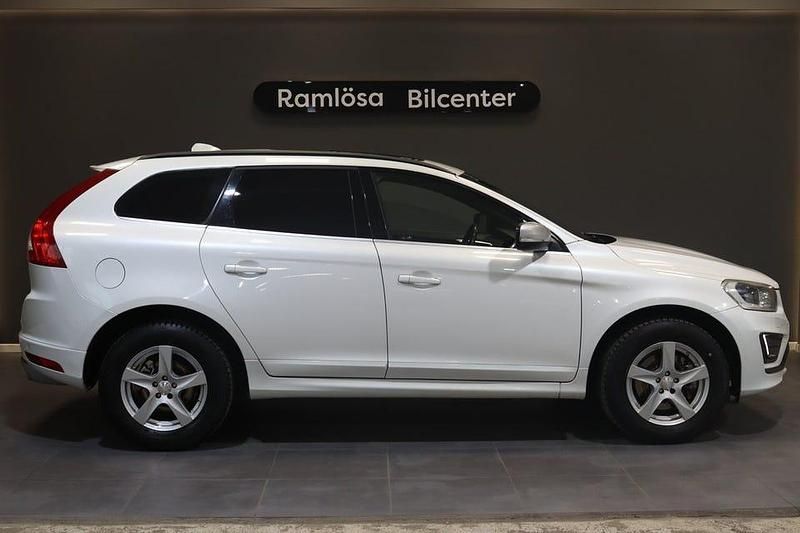 Begagnad Volvo XC60 R-Design 181 HK (133 kW) 2013 Vit SUV