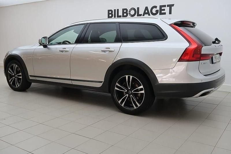 Begagnad Volvo V90 CC SE 192 HK (141 kW) 2019 Silver Kombi