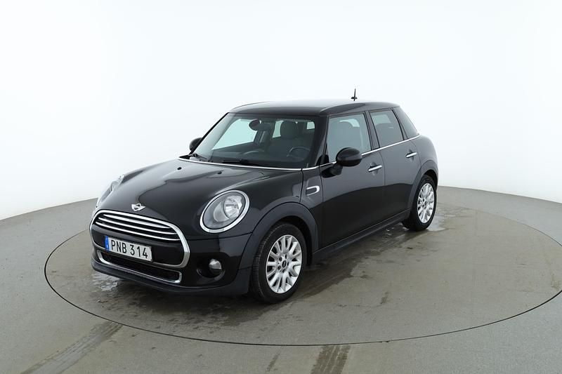 Svart Begagnad 2016 Mini Cooper Chili Halvkombi | 137 000 kr (Marknadspris) - Bild 1/4