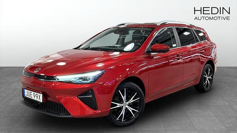 Röd (red) Begagnad 2022 MG MG5 EV Luxury Kombi | 239 900 kr (Marknadspris) - Bild 1/4