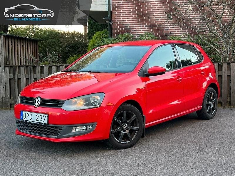 Röd Begagnad 2010 VW Polo Halvkombi | 49 900 kr (Marknadspris) - Bild 1/4
