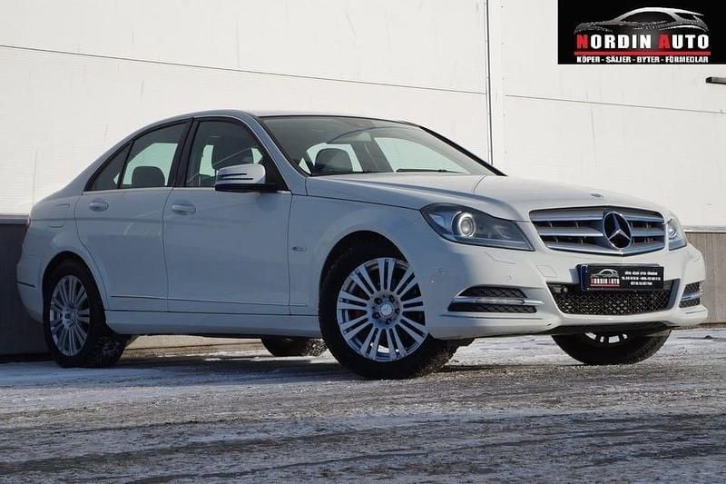 Begagnad Mercedes C220 Avantgarde 170 HK (125 kW) 2011 Vit Sedan