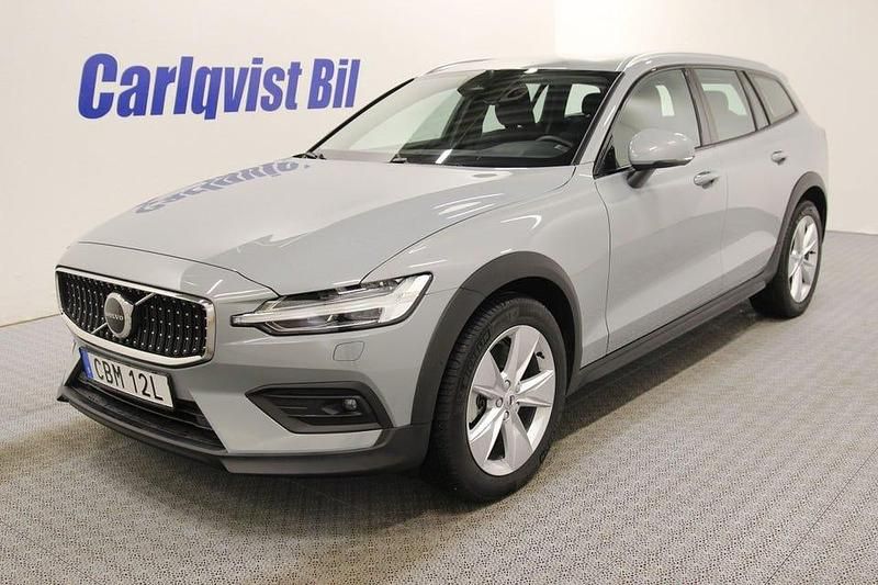 Vapour grey metallic Begagnad 2024 Volvo V60 CC Core Kombi | 439 000 kr (Lite dyr) - Bild 1/4