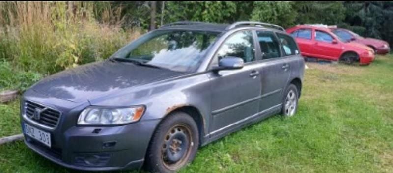 Grå Begagnad 2008 Volvo V50 Kombi | 7 000 kr (Bra pris) - Bild 1/2
