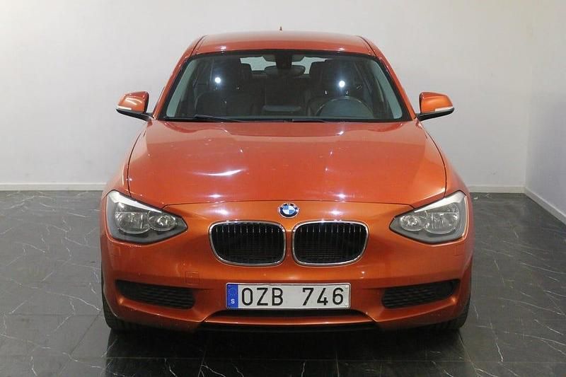 Begagnad BMW 118 143 HK (105 kW) 2012 Orange Halvkombi