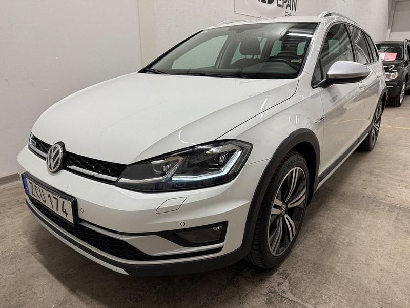Vit Begagnad 2018 VW Golf Alltrack Kombi | 218 900 kr (Marknadspris) - Bild 1/4