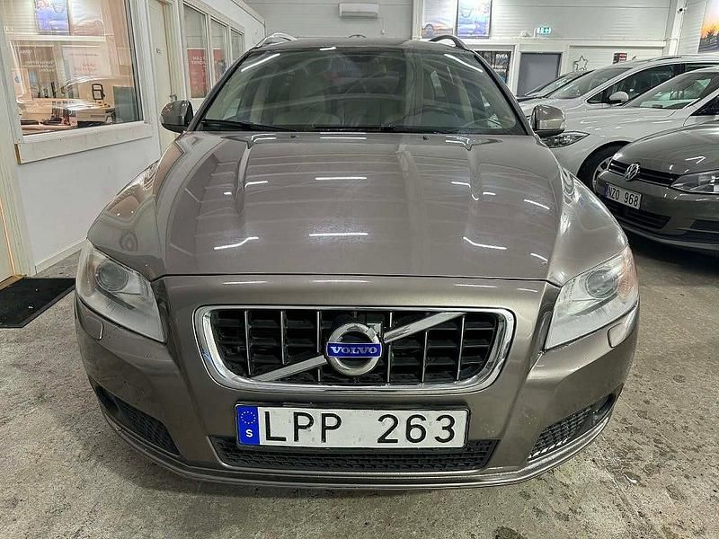 Begagnad Volvo V70 Summum 163 HK (119 kW) 2011 Grå Kombi