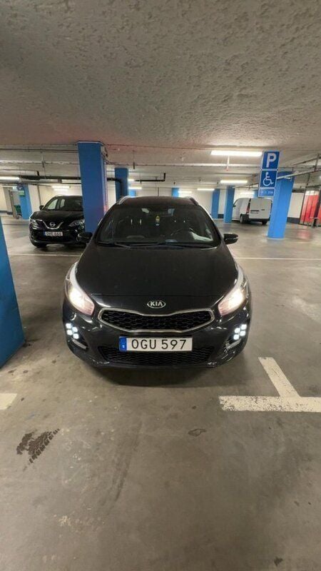 Svart Begagnad 2016 Kia Ceed Kombi | 118 999 kr (Marknadspris) - Bild 1/4
