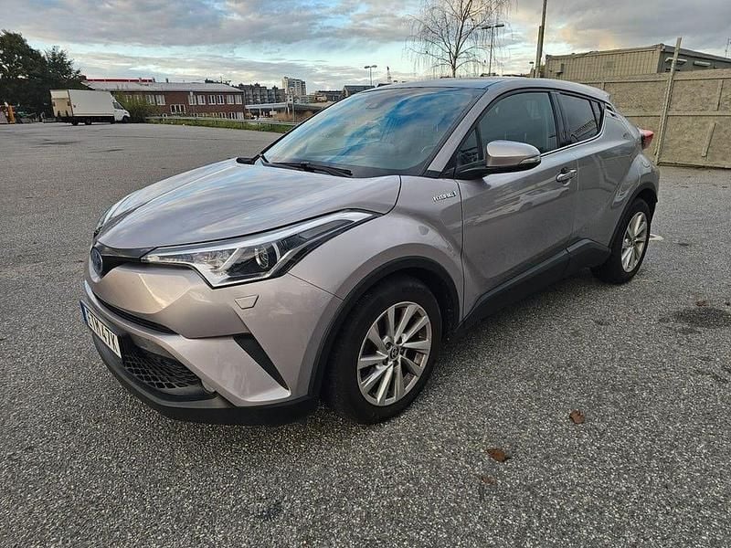 Mörkgrå Begagnad 2019 Toyota C-HR Edition SUV | 159 900 kr (Marknadspris) - Bild 1/4