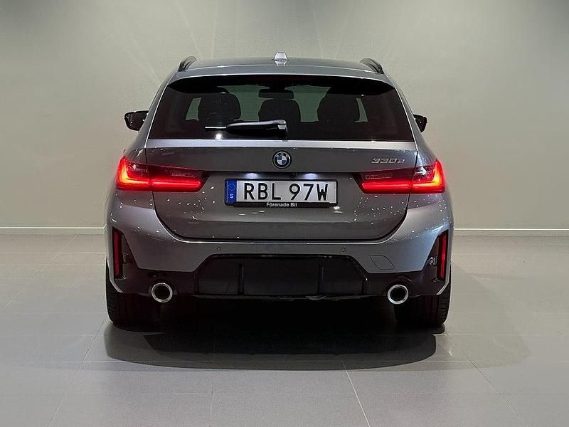 Begagnad BMW 330e M Sport 184 HK (135 kW) 2024 Grå Kombi