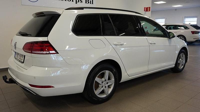 Begagnad VW Golf VII 110 HK (80 kW) 2018 Vit Kombi