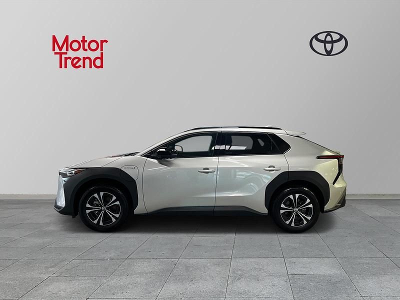 Begagnad Toyota bZ4X 2023 Silver SUV
